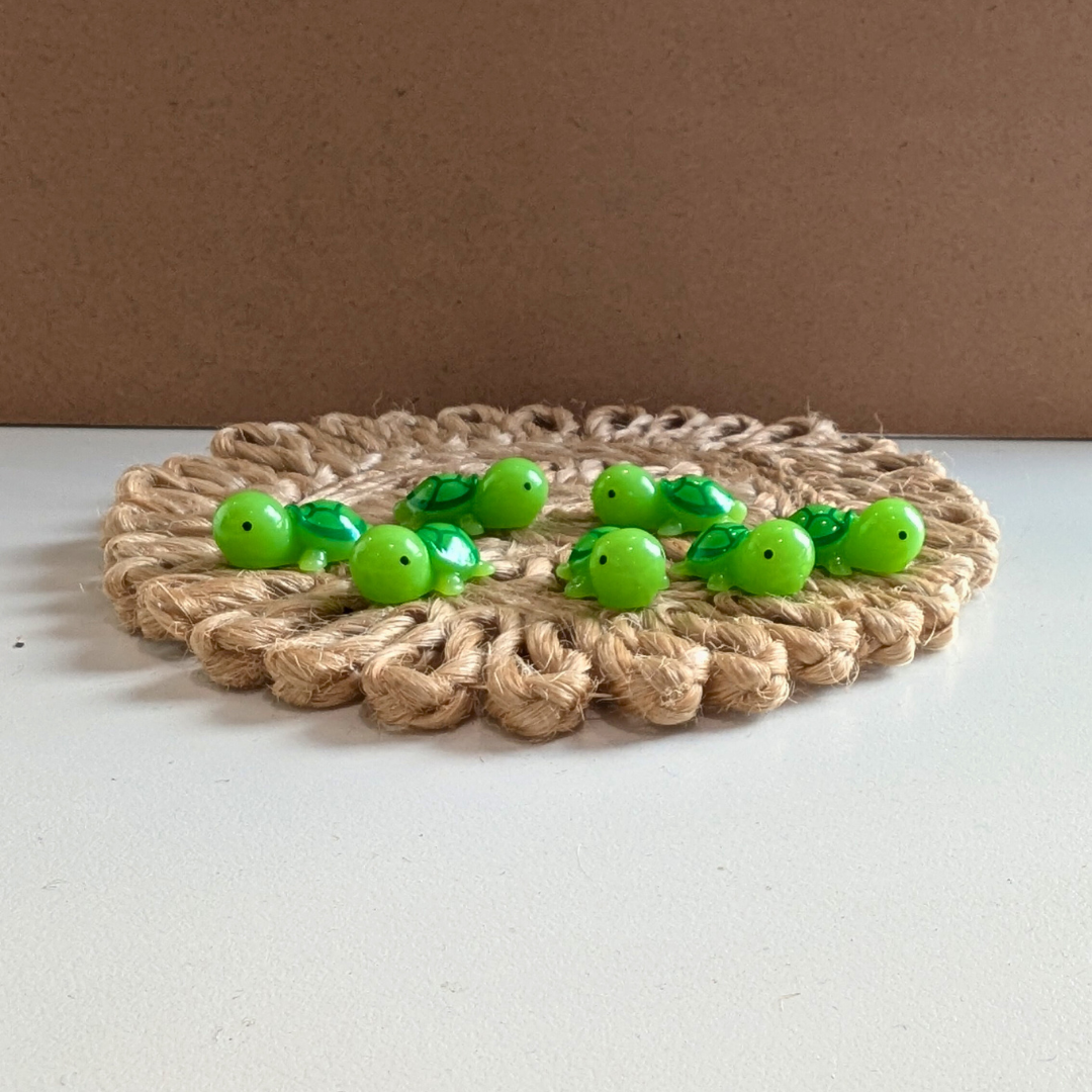 Small Bright Turtle Terrarium Accessory