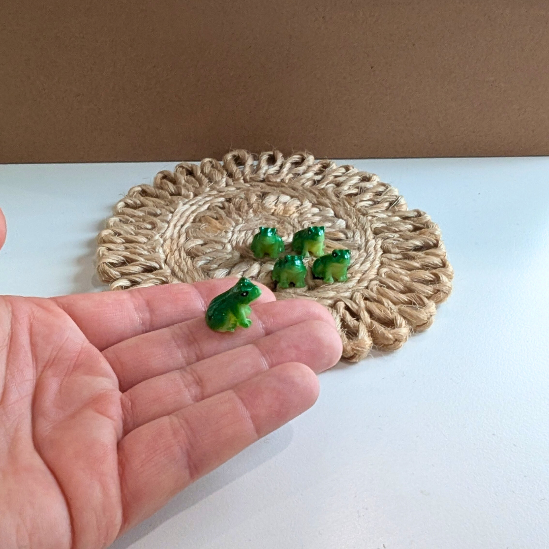 Small Frog Terrarium Decoration