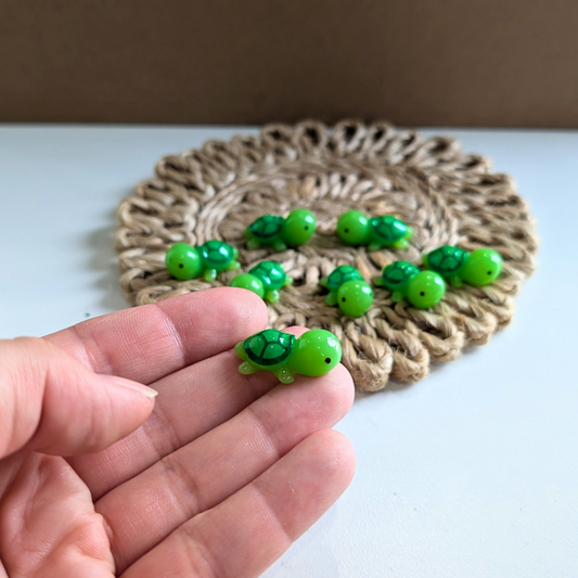 Small Bright Turtle Terrarium Accessory